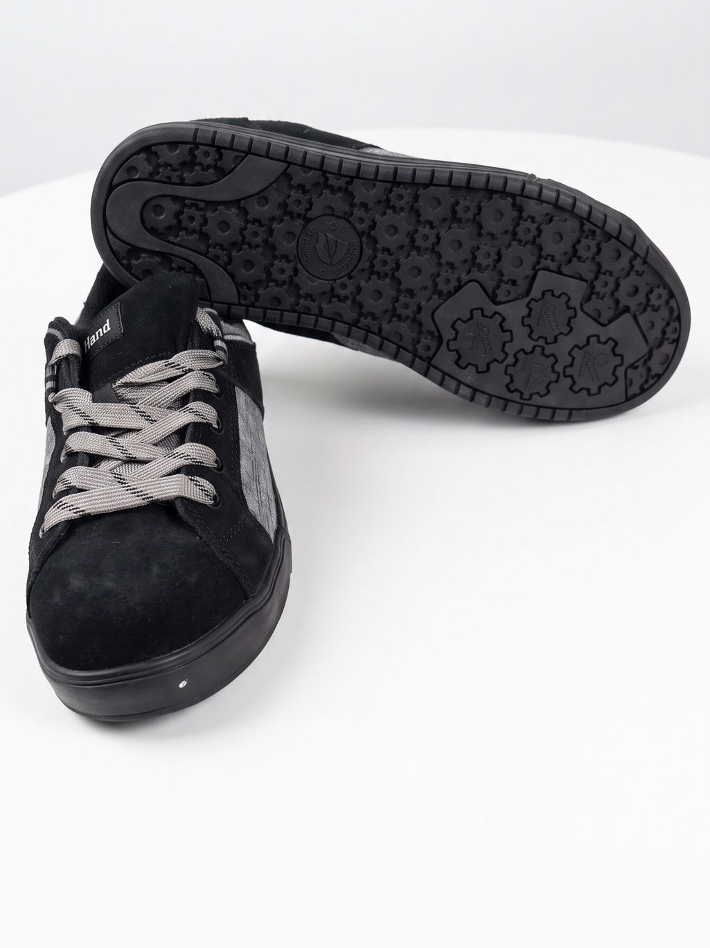 Die Hard Solstice Men’s Low-Top Sneakers In Black With Grey Laces — image 3 of 4